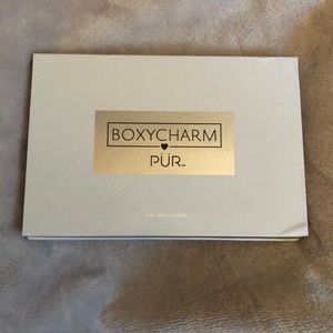 3/45$ Pur eyeshadow palette